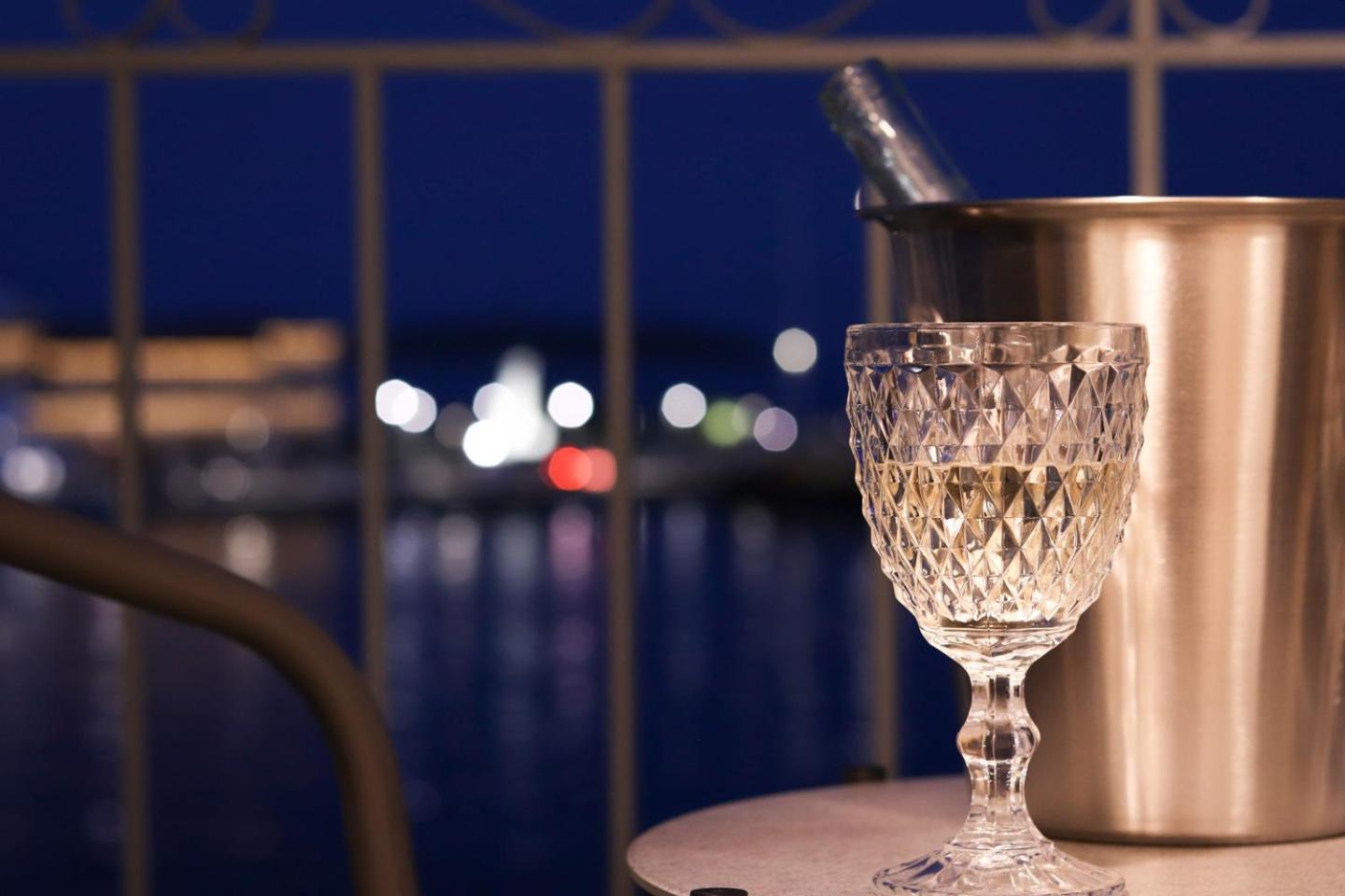 Emilia Suites แอร์มูโปลี ภายนอก รูปภาพ