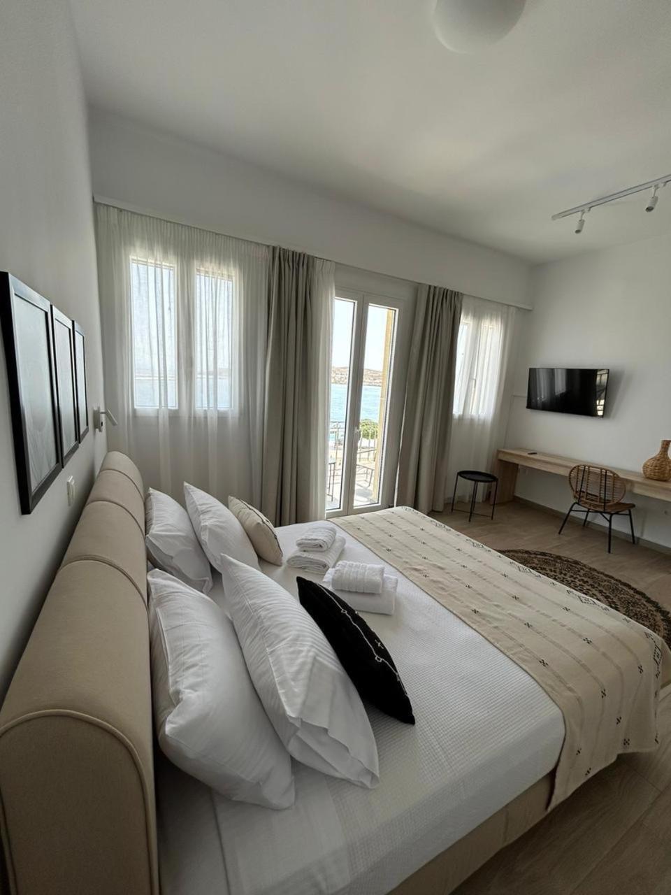 Emilia Suites แอร์มูโปลี ภายนอก รูปภาพ